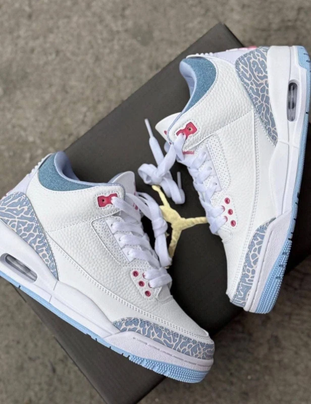 Air Jordan 3 Retro UNC
