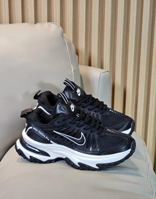 Nike Zoom Vomero 5 Black White