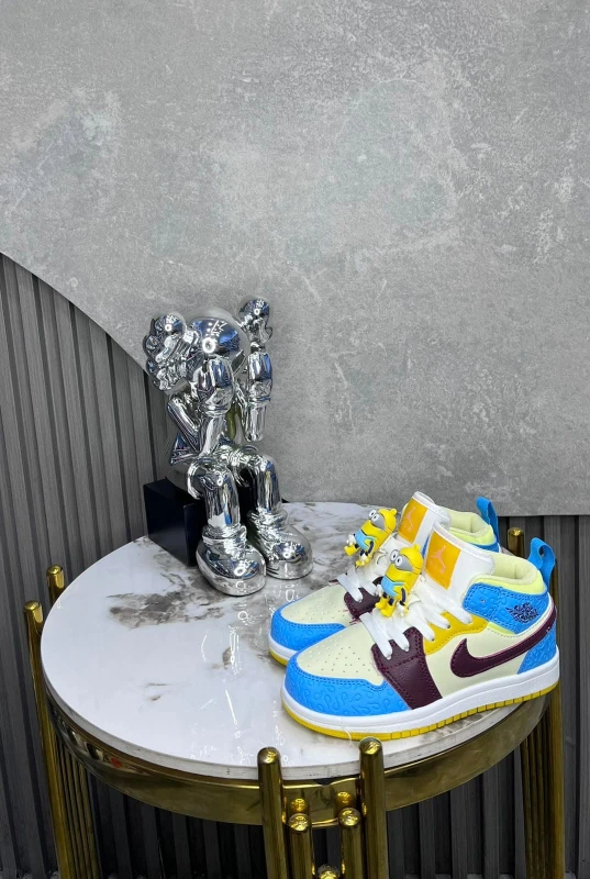 Air Jordan 1 Mid Minions Custom (Kids)
