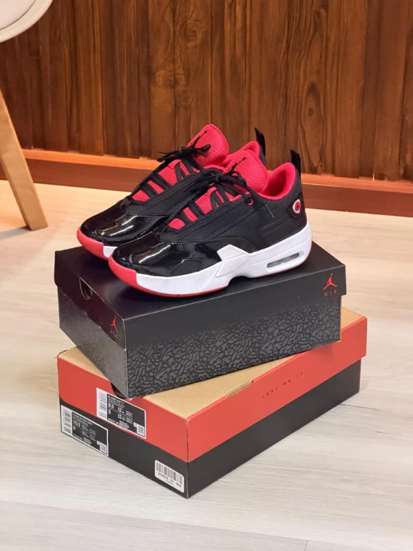 Jordan Max Aura 6 Black Gym Red