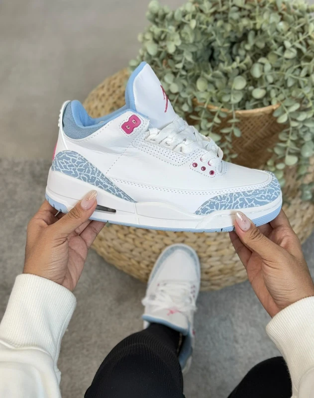 Air Jordan 3 Retro UNC