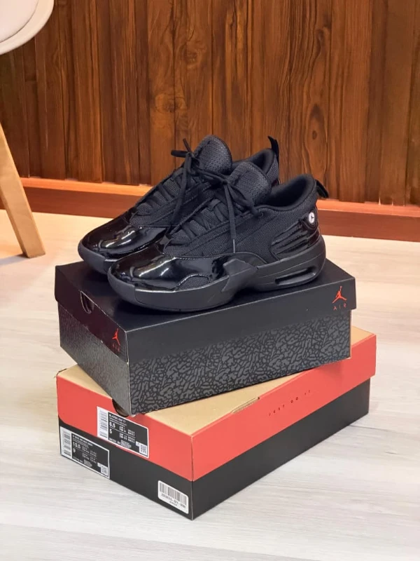 Jordan Max Aura 6 Triple Black (Black/Anthracite)