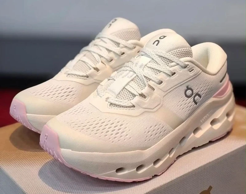 On Cloudsurfer Pearl Ivory Frost