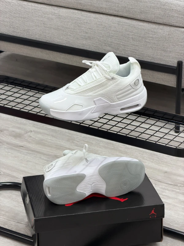 Jordan Max Aura 6 Triple White