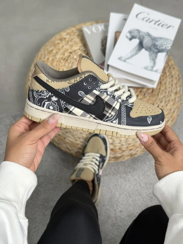 Nike SB Dunk Low Pro x Travis Scott