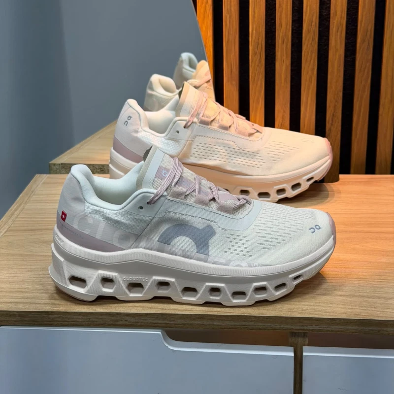 On Cloudmonster Ivory / Dust Rose