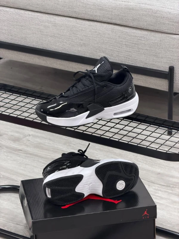 Jordan Max Aura 6 Black White