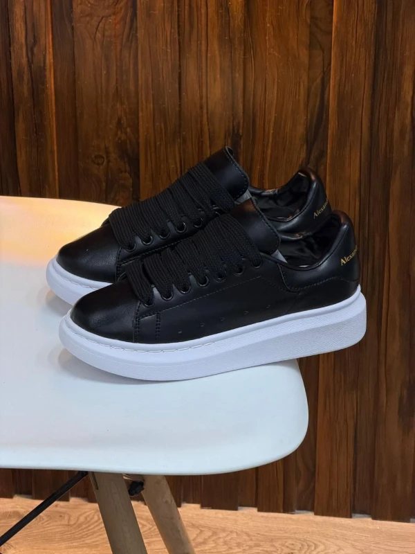 Alexander McQueen Oversized Sneaker Black / White